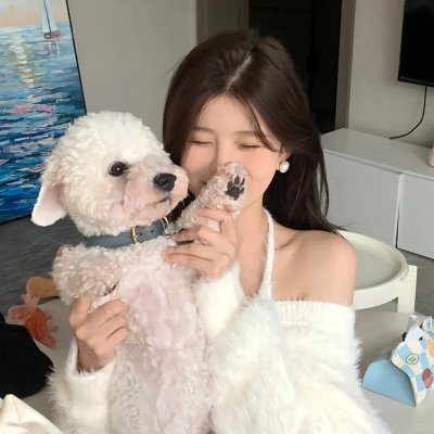 泳池里的男孩